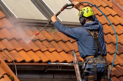 Démoussage et hydrofuge de toiture à Montcourt-Fromonville